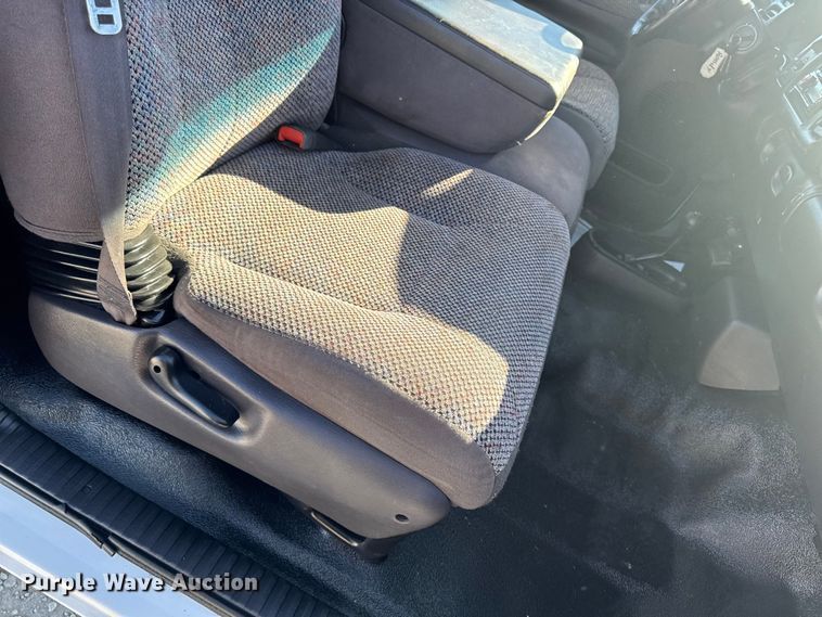 image for item ED1559 2002 Dodge Ram 2500 Quad Cab pickup truck