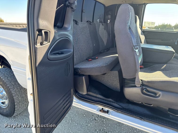 image for item ED1559 2002 Dodge Ram 2500 Quad Cab pickup truck