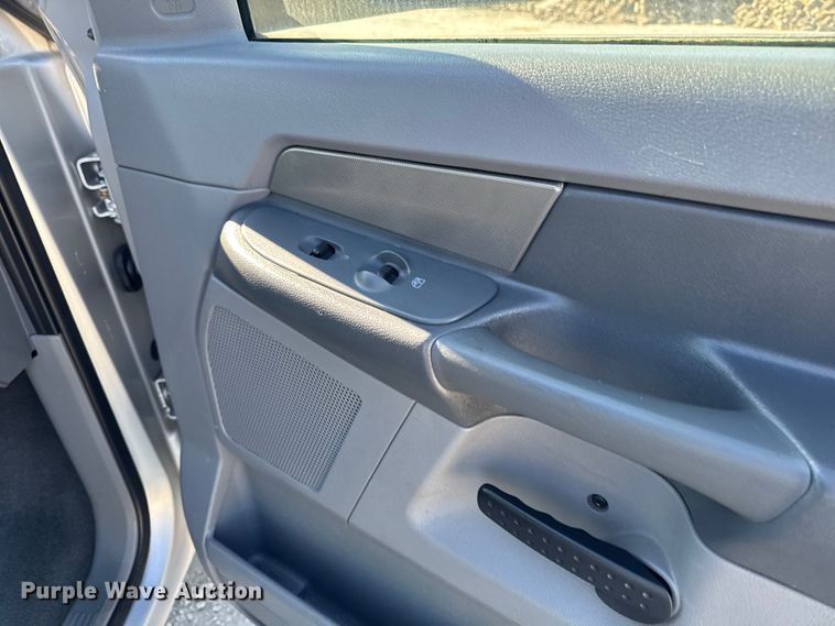 image for item ED1560 2009 Dodge Ram 2500 Quad Cab pickup truck