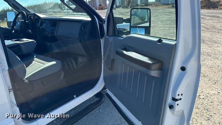 image for item ED1561 2011 Ford F250 Super Duty Crew Cab pickup truck