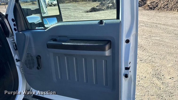 image for item ED1561 2011 Ford F250 Super Duty Crew Cab pickup truck