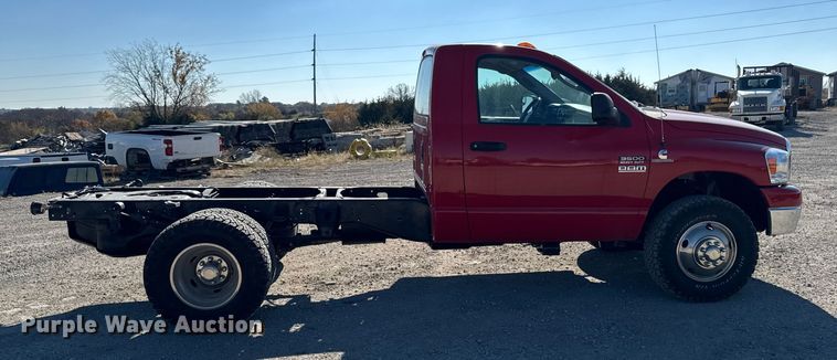 image for item ED1562 2007 Dodge Ram 3500 pickup truck cab and chassis