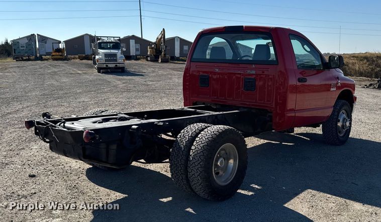 image for item ED1562 2007 Dodge Ram 3500 pickup truck cab and chassis