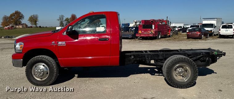image for item ED1562 2007 Dodge Ram 3500 pickup truck cab and chassis