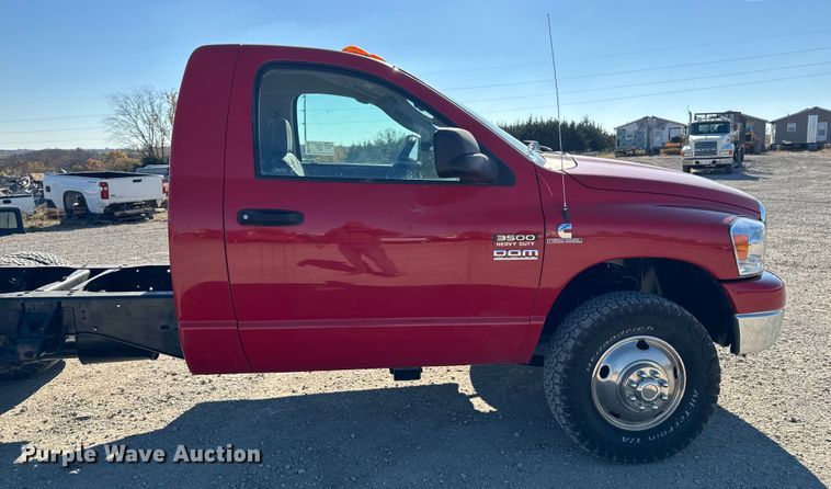 image for item ED1562 2007 Dodge Ram 3500 pickup truck cab and chassis