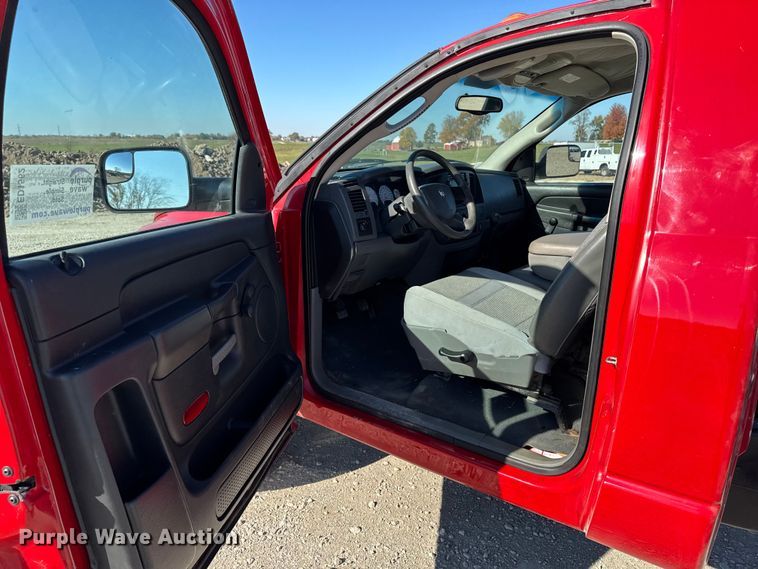 image for item ED1562 2007 Dodge Ram 3500 pickup truck cab and chassis