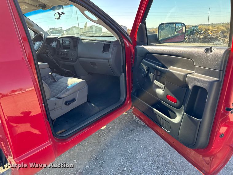 image for item ED1562 2007 Dodge Ram 3500 pickup truck cab and chassis