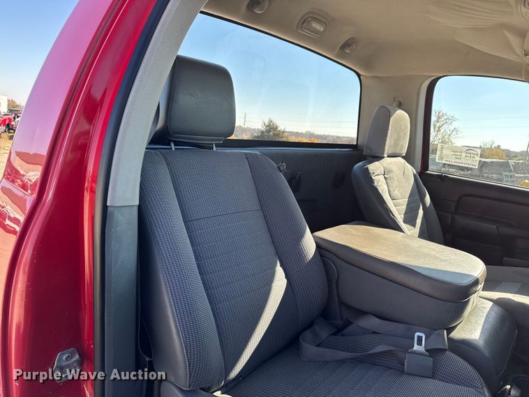 image for item ED1562 2007 Dodge Ram 3500 pickup truck cab and chassis