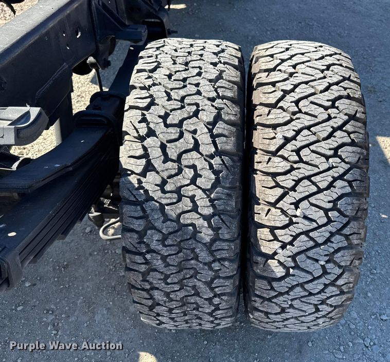 image for item ED1562 2007 Dodge Ram 3500 pickup truck cab and chassis