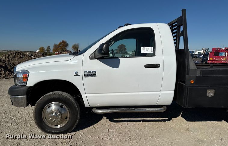 image for item ED1563 2007 Dodge Ram 3500 flatbed pickup truck