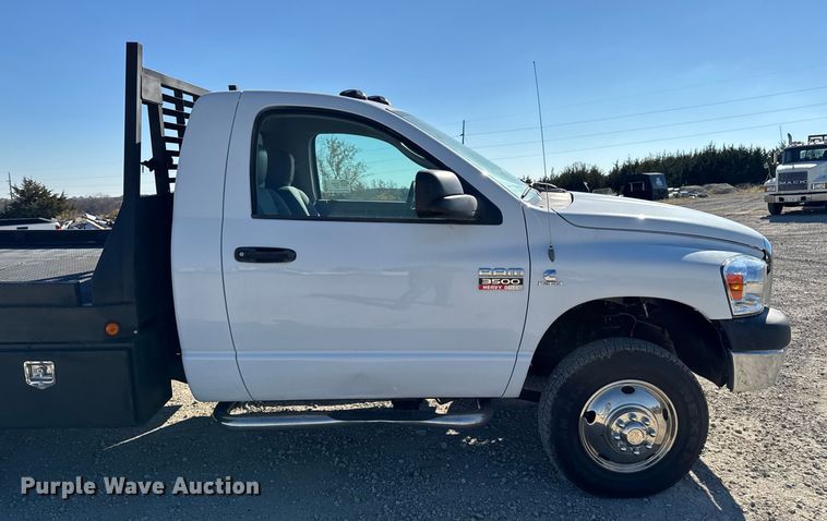 image for item ED1563 2007 Dodge Ram 3500 flatbed pickup truck