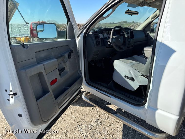 image for item ED1563 2007 Dodge Ram 3500 flatbed pickup truck