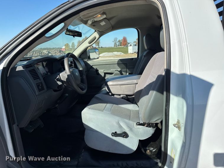 image for item ED1563 2007 Dodge Ram 3500 flatbed pickup truck