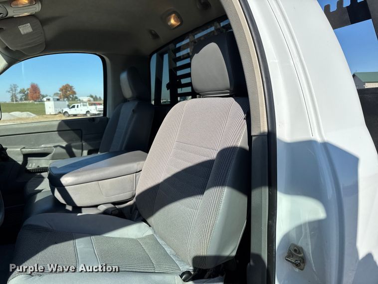 image for item ED1563 2007 Dodge Ram 3500 flatbed pickup truck