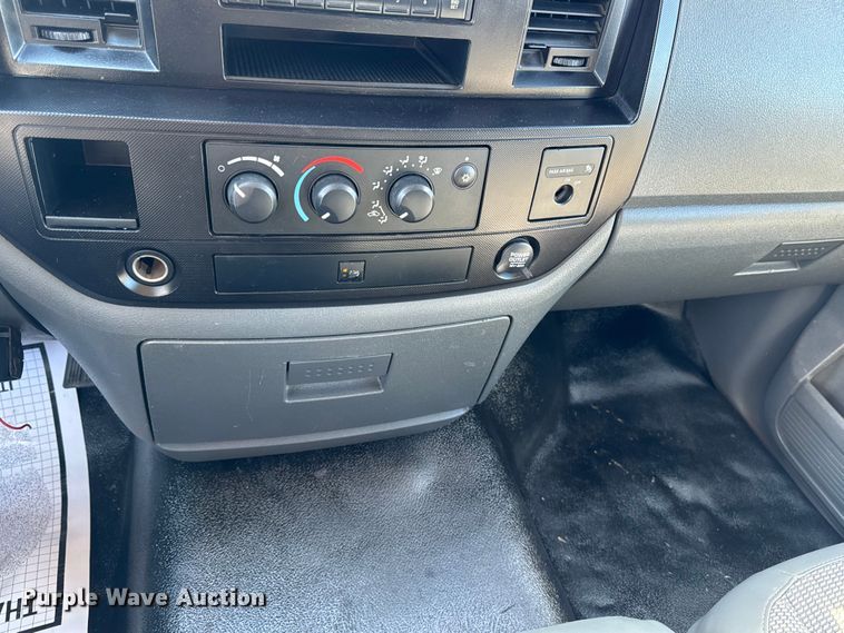 image for item ED1563 2007 Dodge Ram 3500 flatbed pickup truck