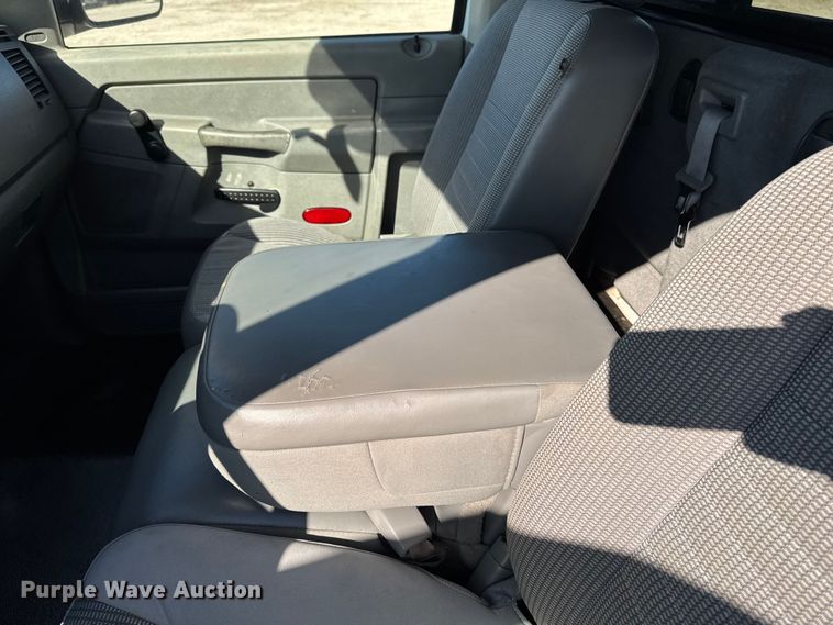 image for item ED1563 2007 Dodge Ram 3500 flatbed pickup truck