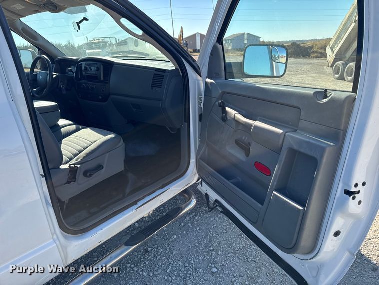 image for item ED1563 2007 Dodge Ram 3500 flatbed pickup truck