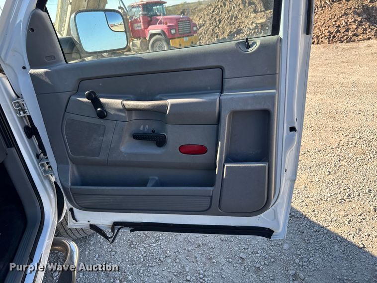 image for item ED1563 2007 Dodge Ram 3500 flatbed pickup truck