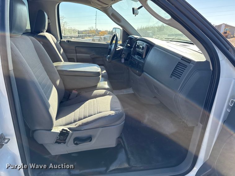 image for item ED1563 2007 Dodge Ram 3500 flatbed pickup truck