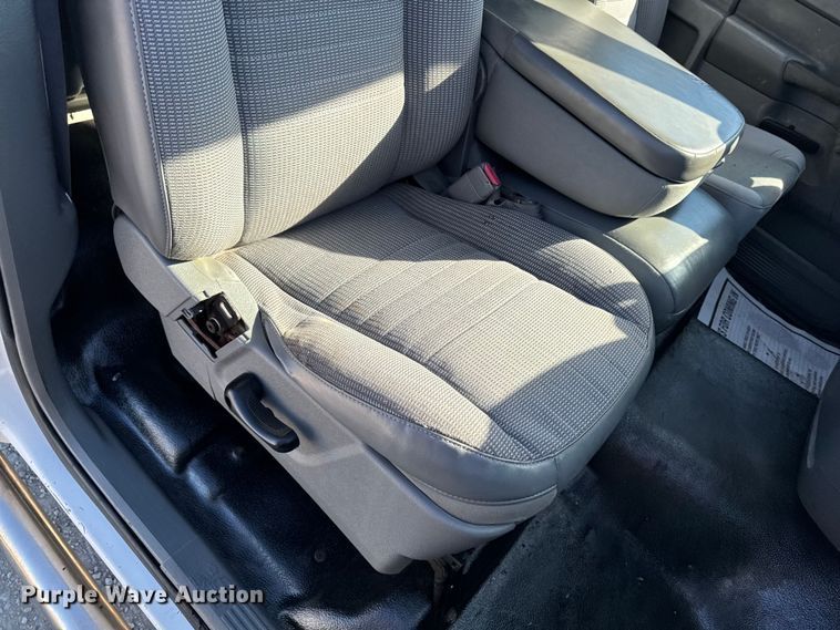 image for item ED1563 2007 Dodge Ram 3500 flatbed pickup truck