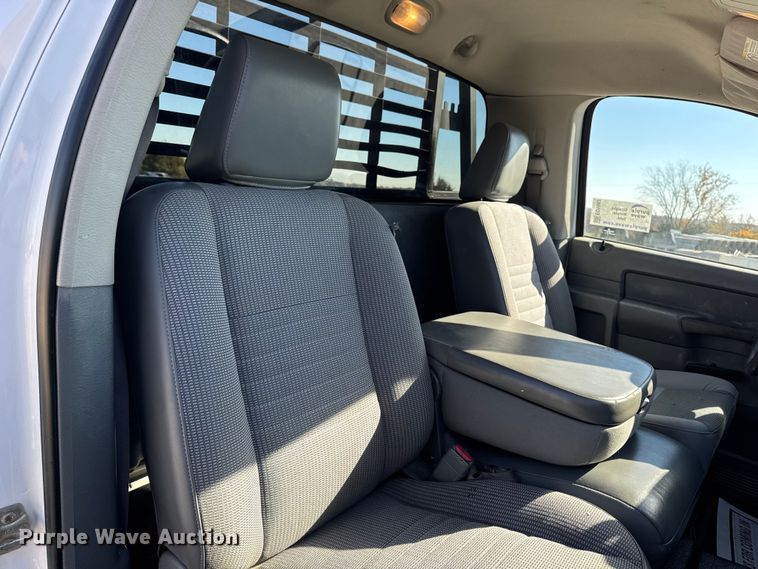 image for item ED1563 2007 Dodge Ram 3500 flatbed pickup truck