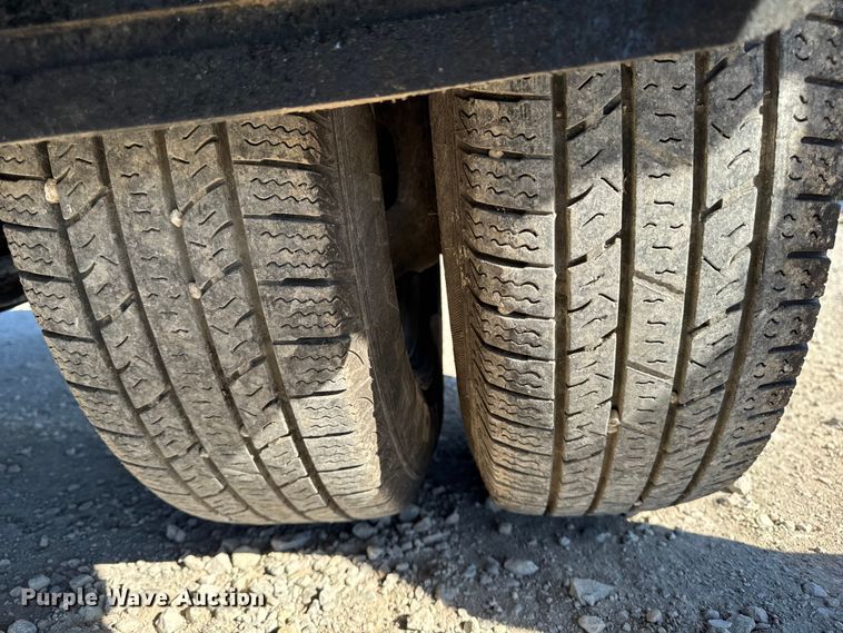 image for item ED1563 2007 Dodge Ram 3500 flatbed pickup truck