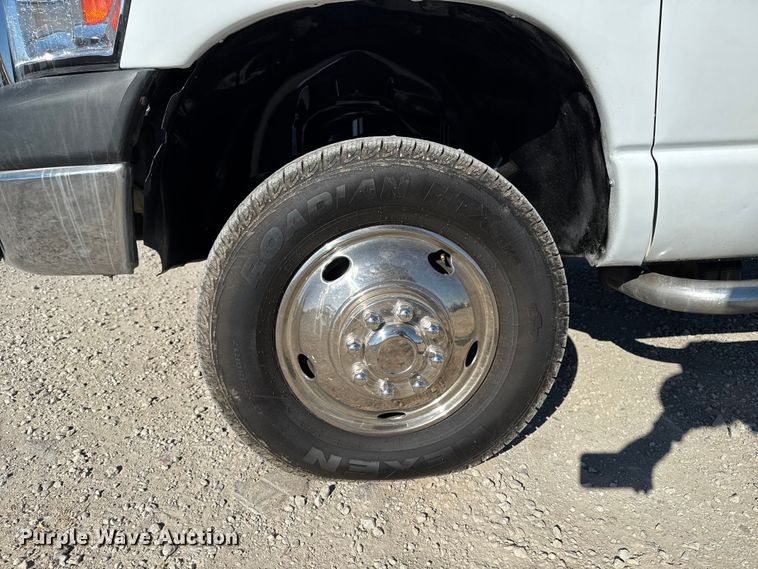 image for item ED1563 2007 Dodge Ram 3500 flatbed pickup truck