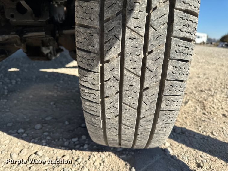 image for item ED1563 2007 Dodge Ram 3500 flatbed pickup truck