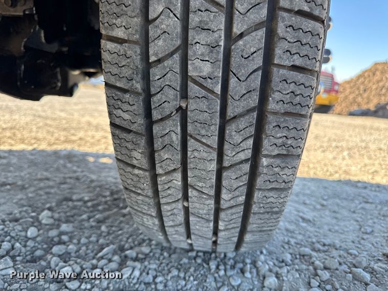 image for item ED1563 2007 Dodge Ram 3500 flatbed pickup truck