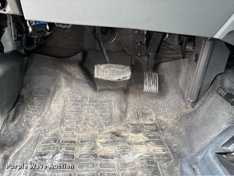 image for item ED2237 2012 Ford F750 box truck