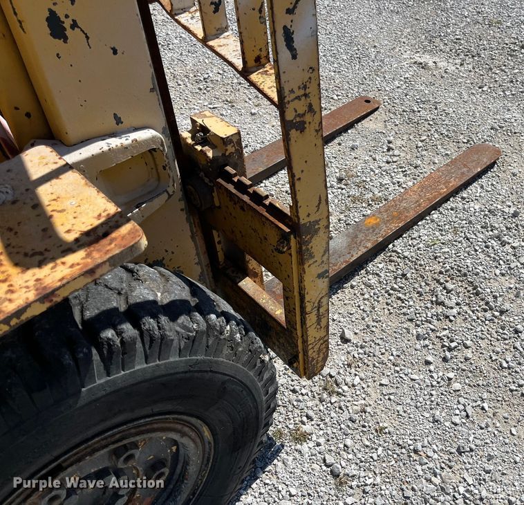 image for item ED2305 Caterpillar V80E forklift