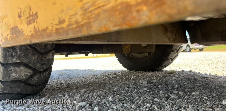 image for item ED2305 Caterpillar V80E forklift