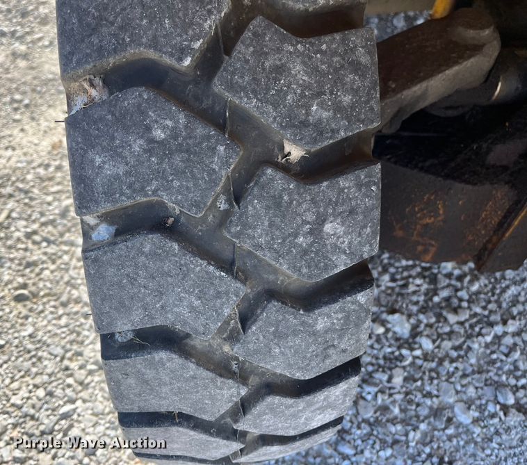 image for item ED2305 Caterpillar V80E forklift