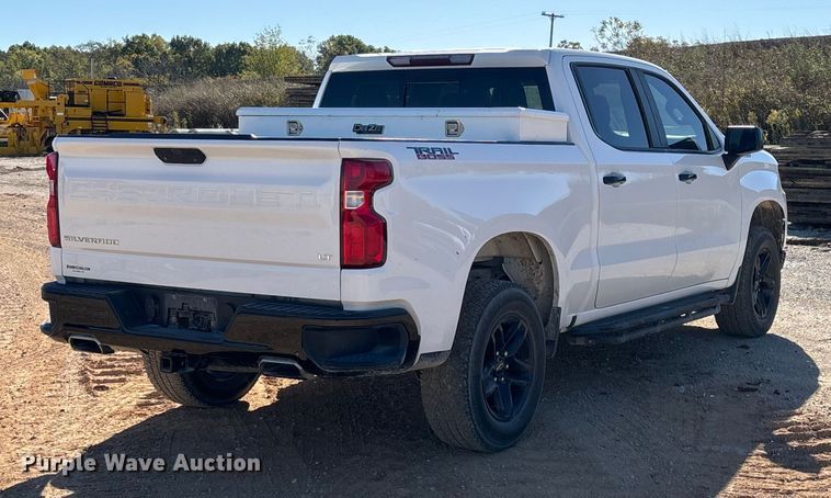 image for item ED2316 2020 Chevrolet Silverado 1500 LT Crew Cab pickup truck