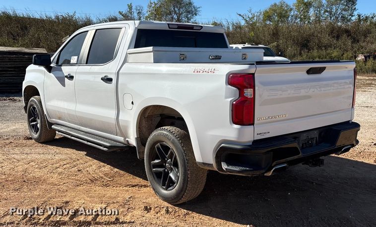 image for item ED2316 2020 Chevrolet Silverado 1500 LT Crew Cab pickup truck