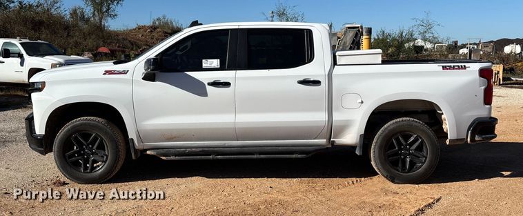 image for item ED2316 2020 Chevrolet Silverado 1500 LT Crew Cab pickup truck