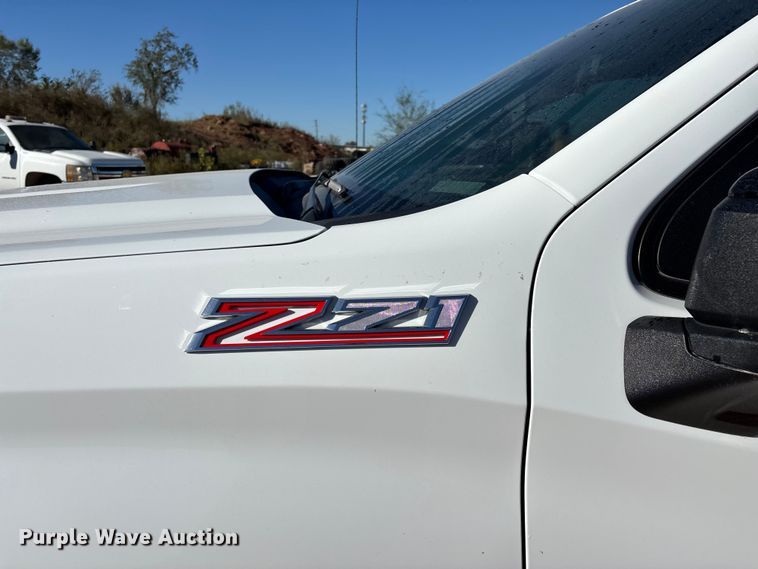 image for item ED2316 2020 Chevrolet Silverado 1500 LT Crew Cab pickup truck