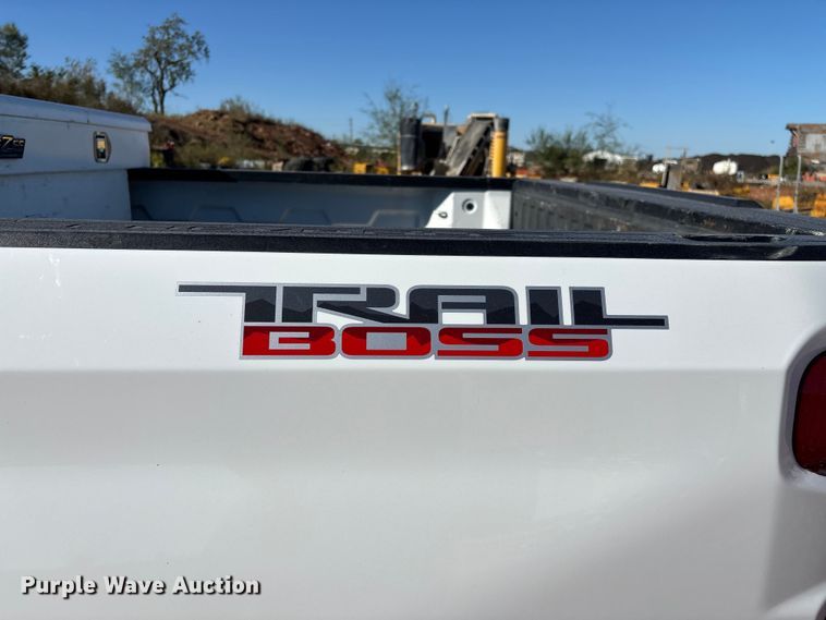 image for item ED2316 2020 Chevrolet Silverado 1500 LT Crew Cab pickup truck