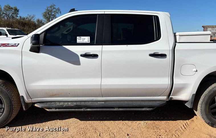 image for item ED2316 2020 Chevrolet Silverado 1500 LT Crew Cab pickup truck