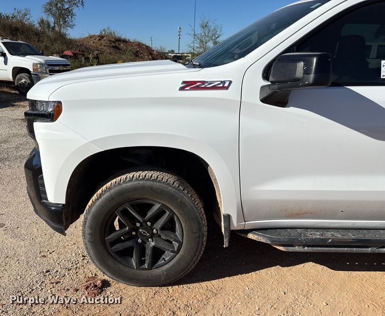 image for item ED2316 2020 Chevrolet Silverado 1500 LT Crew Cab pickup truck