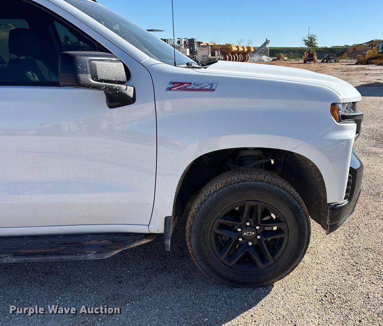 image for item ED2316 2020 Chevrolet Silverado 1500 LT Crew Cab pickup truck