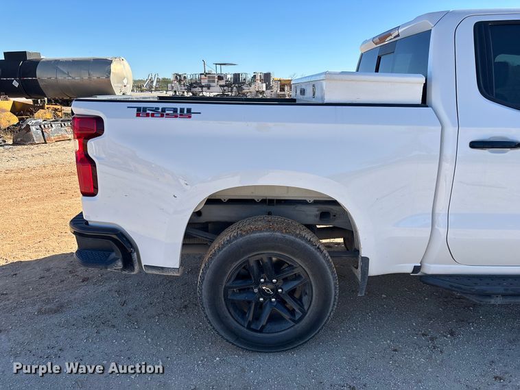 image for item ED2316 2020 Chevrolet Silverado 1500 LT Crew Cab pickup truck