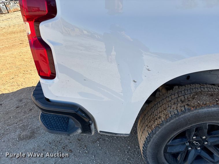 image for item ED2316 2020 Chevrolet Silverado 1500 LT Crew Cab pickup truck