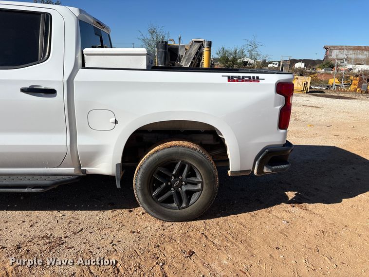 image for item ED2316 2020 Chevrolet Silverado 1500 LT Crew Cab pickup truck