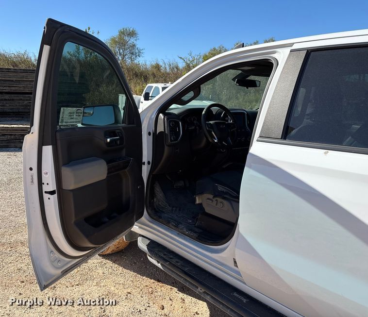 image for item ED2316 2020 Chevrolet Silverado 1500 LT Crew Cab pickup truck