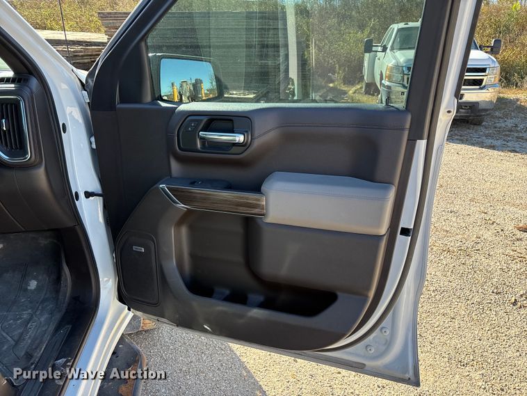 image for item ED2316 2020 Chevrolet Silverado 1500 LT Crew Cab pickup truck