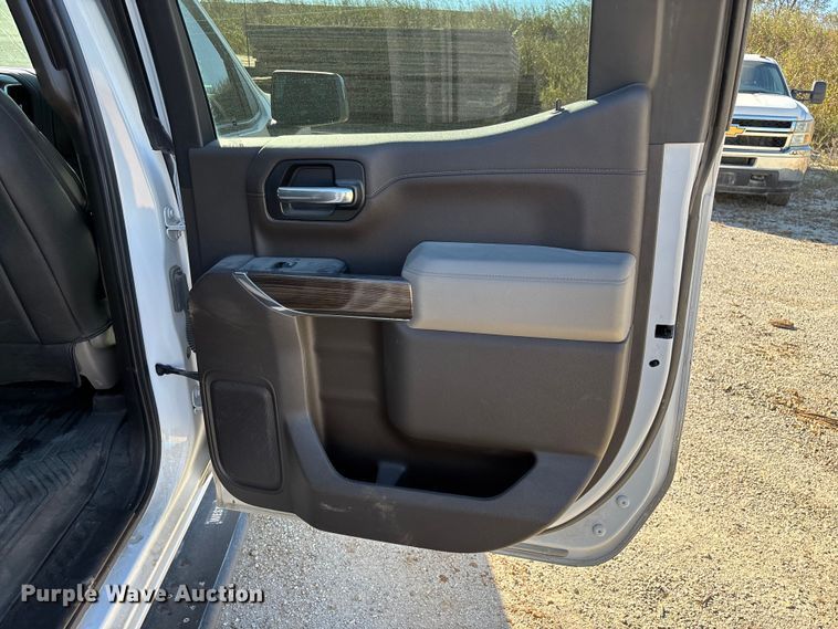 image for item ED2316 2020 Chevrolet Silverado 1500 LT Crew Cab pickup truck