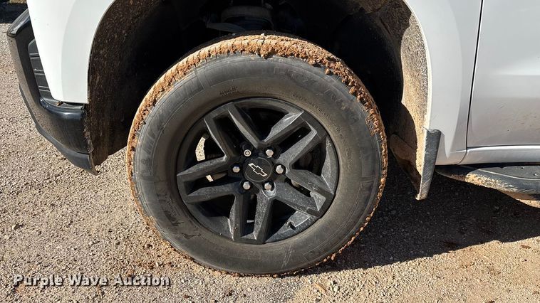 image for item ED2316 2020 Chevrolet Silverado 1500 LT Crew Cab pickup truck