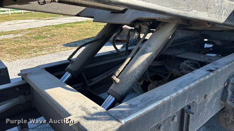 image for item ED2335 2015 Peterbilt 337 rollback truck