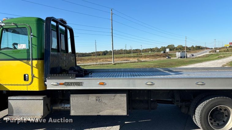 image for item ED2335 2015 Peterbilt 337 rollback truck